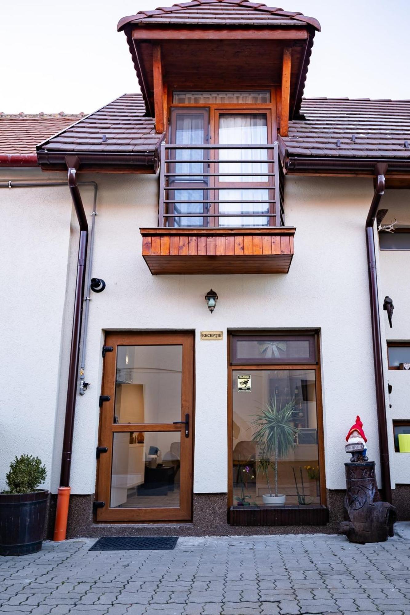 Christian Haus Sibiu Hotell Exteriör bild